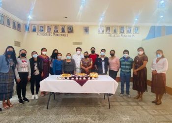Capacitan a jóvenes en repostería en San Pedro Soloma