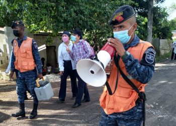 Soldados apoyan plan de vacunación domiciliar en Izabal