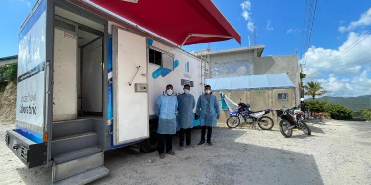Laboratorio móvil para hisopados llega a Huehuetenango