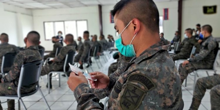 Soldados concluyen curso para apoyar Plan Nacional de Vacunación contra COVID-19