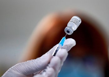 La vacuna de Pfizer es muy eficaz contra hospitalizaciones durante seis meses