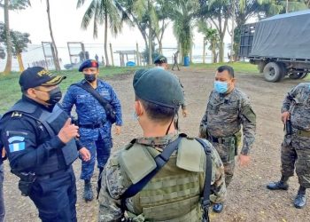 Ejército y PNC practican operaciones humanitarias y de seguridad en El Estor, Izabal