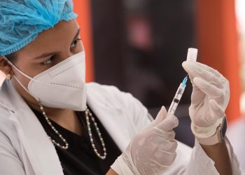 República Dominicana prohíbe el ingreso a lugares públicos a los no vacunados