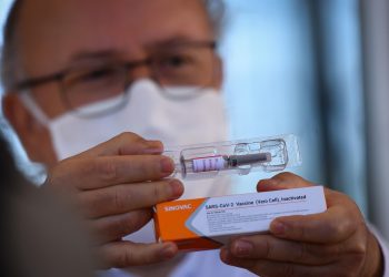 EE. UU. aceptará la entrada de viajeros con una mezcla de tipos de vacunas anticovid