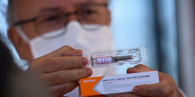 EE. UU. aceptará la entrada de viajeros con una mezcla de tipos de vacunas anticovid