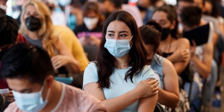 Ciudad de México concluye la vacunación contra COVID y busca pasar página