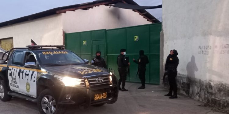 Fuerzas de seguridad efectúan allanamientos de combate al crimen