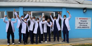 Médicos del Hospital Regional de Occidente celebraron con gran alegría que no hubo pacientes con COVID-19.