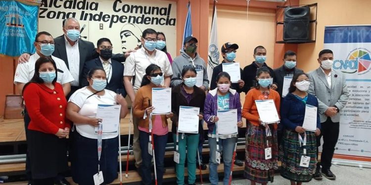 Totonicapán: finalizan proyecto de alfabetización digital destinado a personas con discapacidad visual