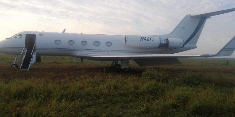 Localiza aeronave abandonada y posible droga en Retalhuleu