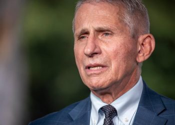 EE. UU. mantiene su definición de pauta completa sin incluir dosis de refuerzo