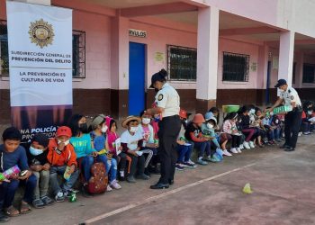 Niños participan en la Escuela Policial Vacacional