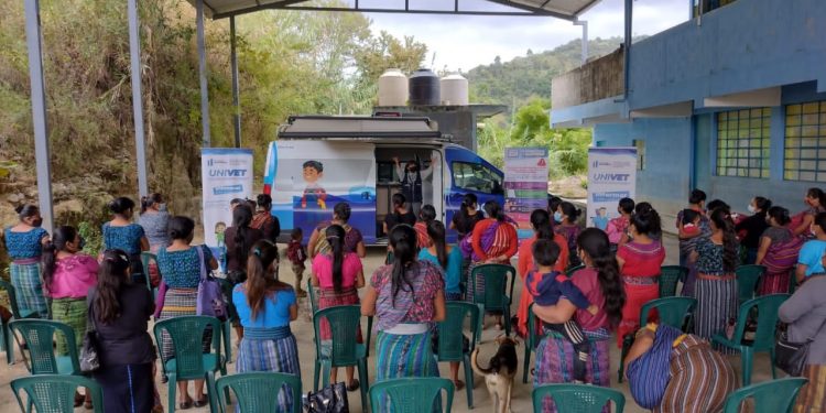 A través de las UNIVET se asiste a las mujeres guatemaltecas sobre la importancia de la prevención de la violencia en todas sus manifestaciones.