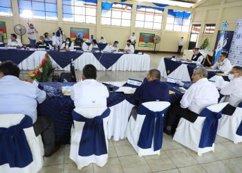 El presidente Alejandro Giammattei se reúne con alcaldes de Suchitepéquez.