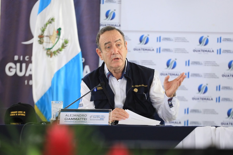 El presidente Alejandro Giammattei se reune con alcaldes de Suchitepéquez.