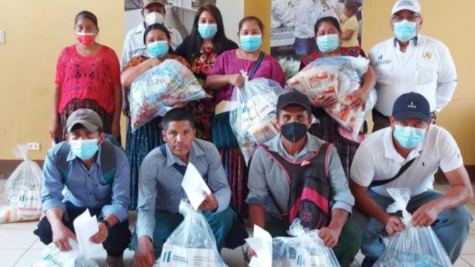 Llevan ayuda a familias damnificadas por tormentas.