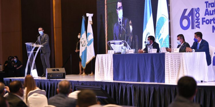 Alcaldes participan en la asamblea extraordinaria de la Anam