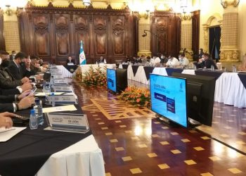 El presidente Alejandro Giammattei se reúne con alcaldes del departamento de Guatemala.