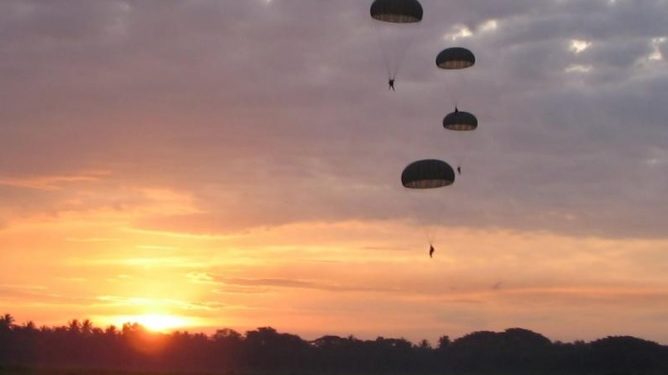 Curso de paracaidismo para civiles