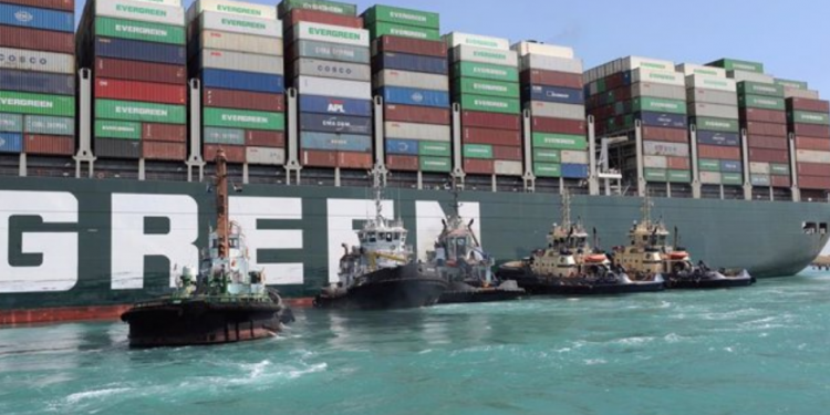 Canal de Suez congelará en 2022 tarifas para el transporte de gas natural