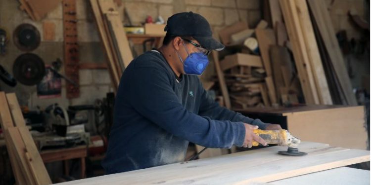 Mineduc certifica competencias laborales de más de 100 guatemaltecos en California