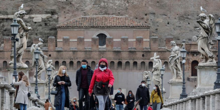 Casos globales de COVID-19 suben por segunda semana consecutiva