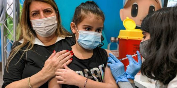 Comienza la campaña de vacunación de niños de entre 5 y 11 años en Israel
