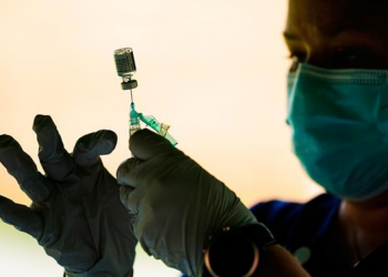 EMA urge a ampliar cobertura de vacunación en Europa por aumento de contagios