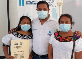 Petén: efectúan entrega de escrituras de Asociaciones Comunitarias