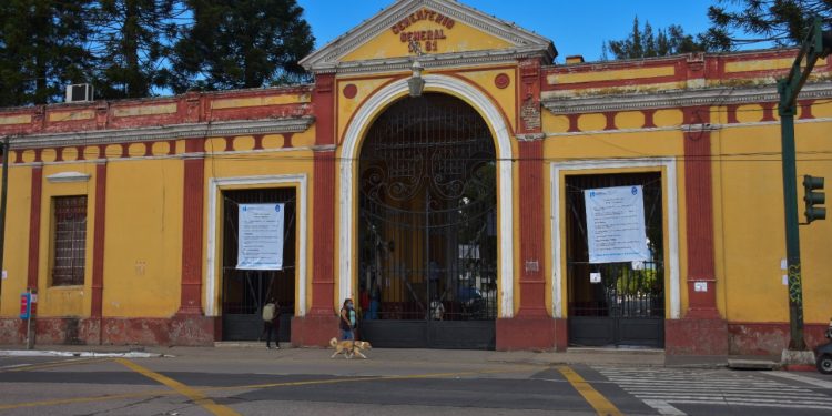 Publican Reglamento para Cementerios y el Manejo de Cadáveres