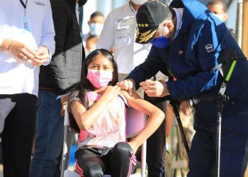 Jóvenes de San Marcos acuden a vacunarse