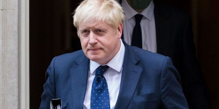 Johnson no ve necesidad de restricciones a pesar de infecciones en Europa