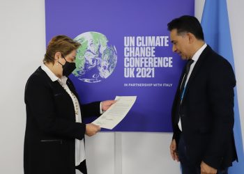 Ministro Mario Rojas entrega carta de interés para sede de la próxima COP