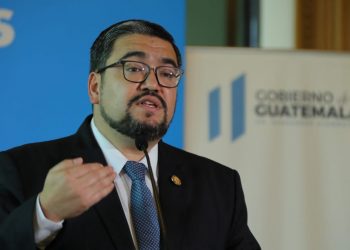 Ministro de Energía y Minas, Alberto Pimentel en conferencia de prensa