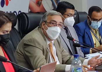 Ministro de Salud, Francisco Coma en el Congreso de la República.