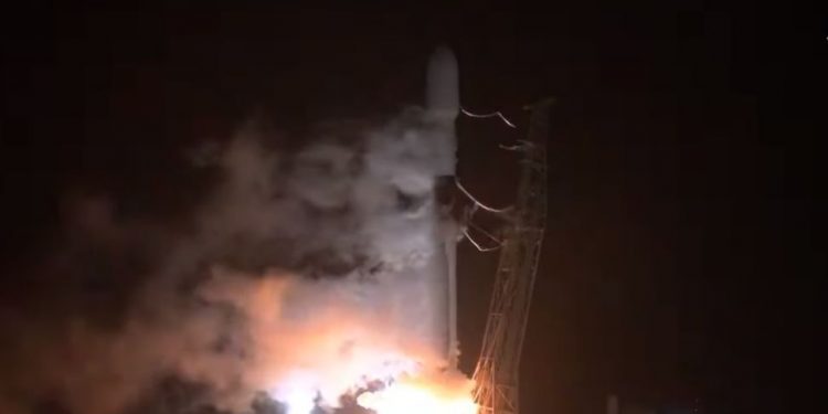 NASA lanza nave para desviar asteroide