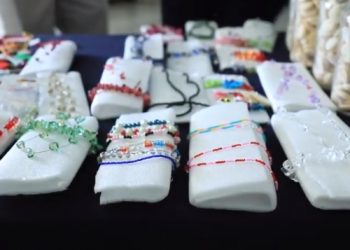 Exhiben y venden productos de jóvenes en proceso de reinserción.