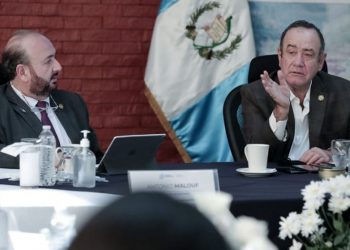 Presidente Giammattei y ministro Malouf