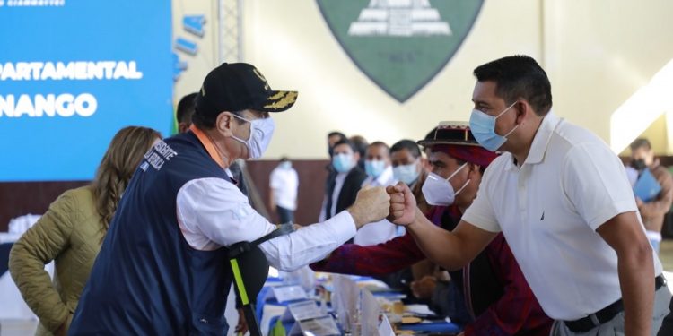 Presidente Giammattei, con alcaldes de Huehuetenango.