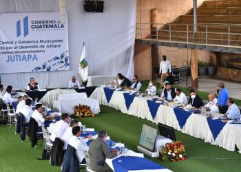 Presidente Giammattei, con alcaldes de Jutiapa