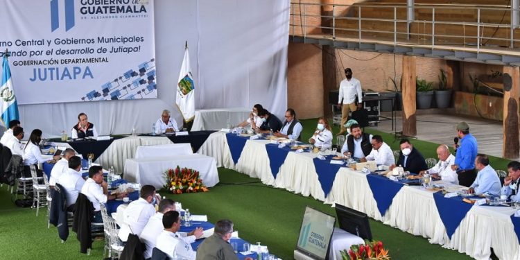 Presidente Giammattei, con alcaldes de Jutiapa