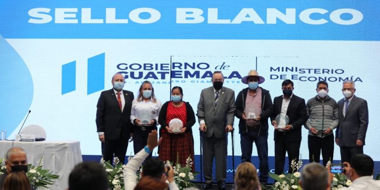 Presidente Giammattei participa en lanzamiento del programa Sello Blanco