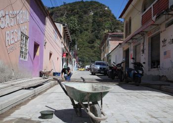 Fodes mejora calles en el Centro Histórico de Panajachel