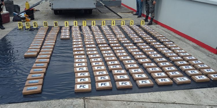 Incautan 200 paquetes de posible droga en Quetzaltenango