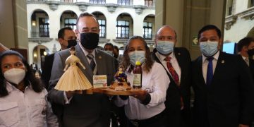Presidente conoce productos de Mipymes reconocidas con Sello Blanco