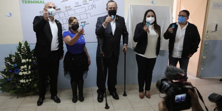 Presidente inaugura Centro de Atención Integral en el Mercado La Terminal