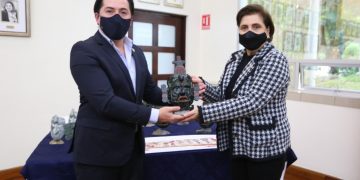 Entregan réplicas de piezas arqueológicas de Guatemala a misiones culturales.