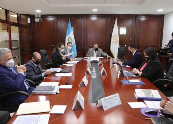Reunión del presidente Alejandro Giammattei y autoridades del Minfin.