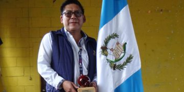 Reconocen a gobernador de Sacatepéquez por su apertura a la prensa
