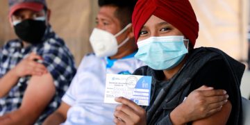 Proyectan empezar en diciembre aplicación de tercera dosis contra COVID-19